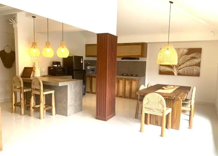 Valari - Legian - 5 Bedrooms ヴィラ スミニャック
